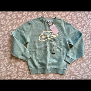 Nike Green Pullover Sweatshirt with Graphic Design